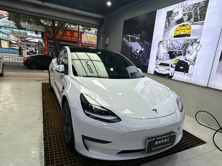 Фото 1 - Tesla Model 3