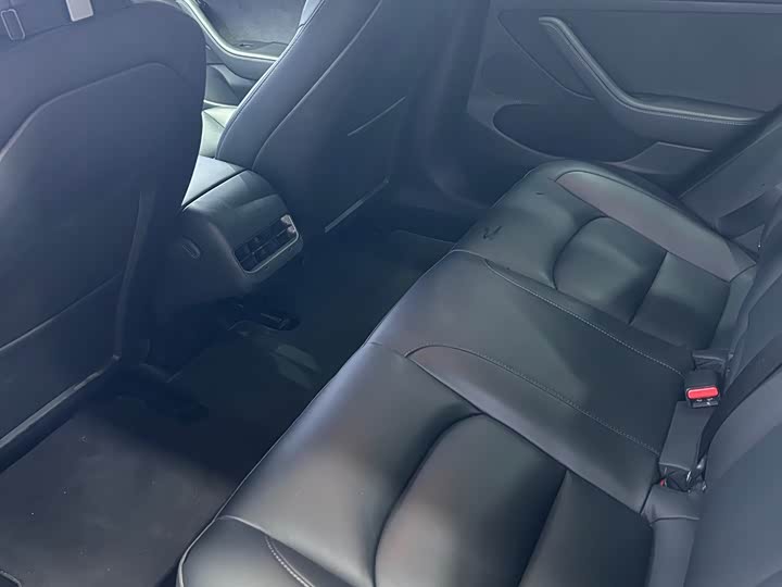 Фото 12 - Tesla Model 3