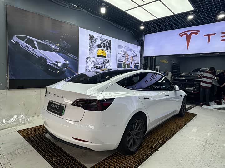 Фото 2 - Tesla Model 3