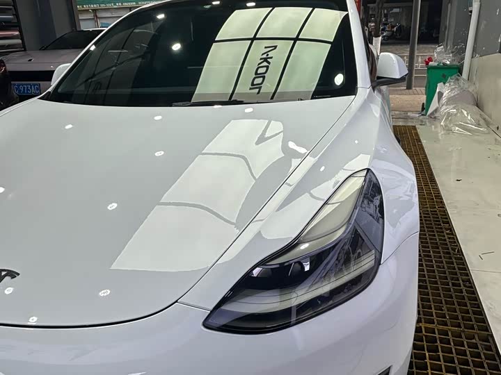 Фото 4 - Tesla Model 3