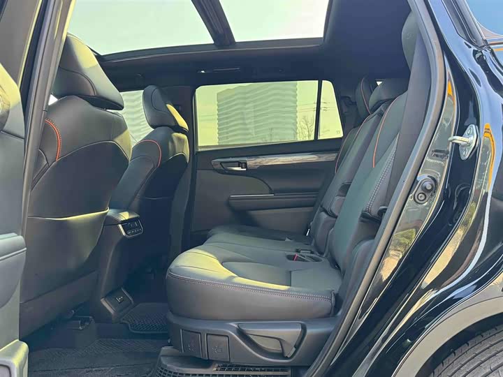 Фото 17 - Toyota Crown Kluger