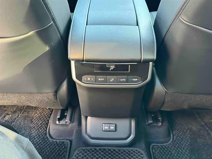 Фото 19 - Toyota Crown Kluger