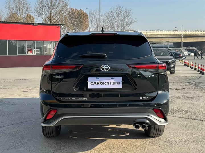 Фото 3 - Toyota Crown Kluger