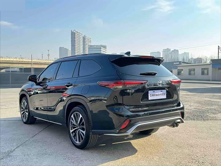 Фото 4 - Toyota Crown Kluger