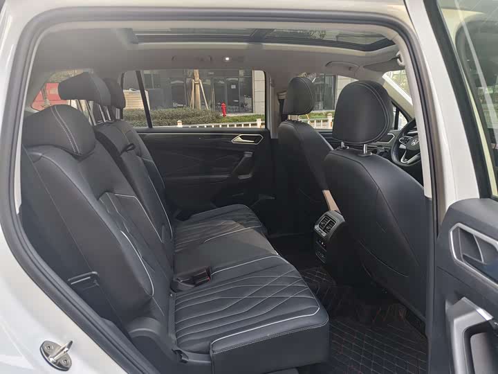 Фото 13 - Volkswagen Tiguan L Pro