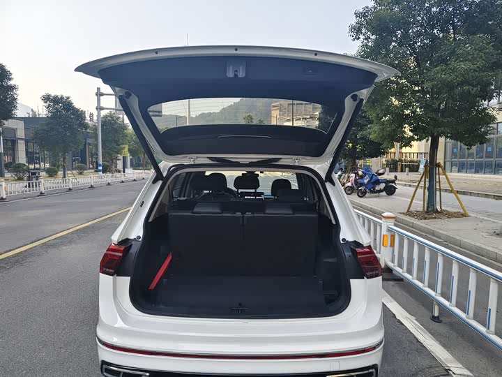 Фото 15 - Volkswagen Tiguan L Pro