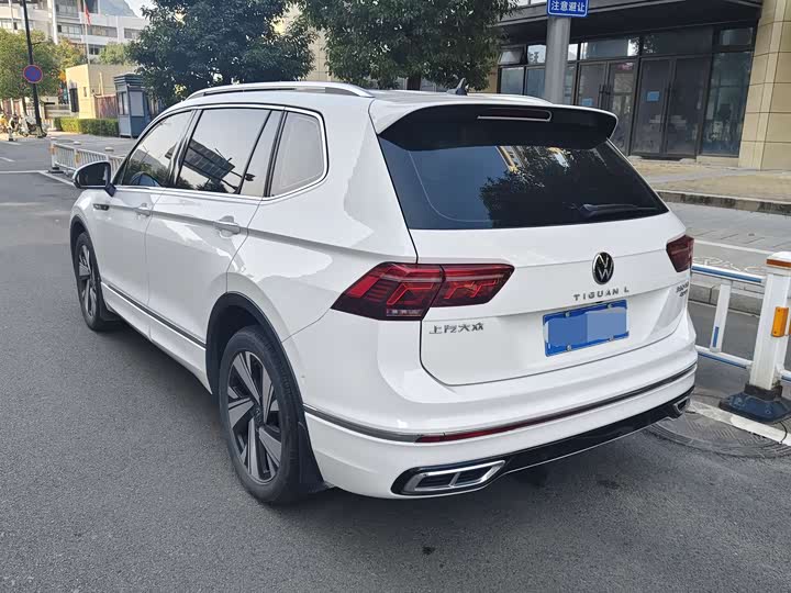 Фото 17 - Volkswagen Tiguan L Pro