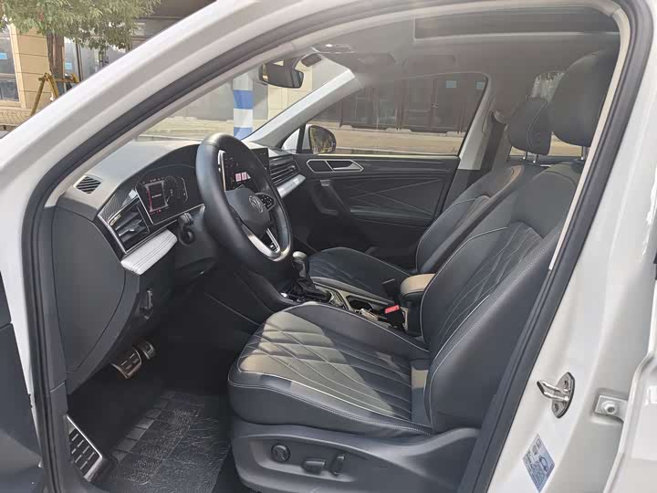 Фото 4 - Volkswagen Tiguan L Pro