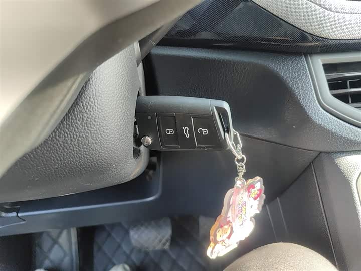 Фото 9 - Volkswagen Tharu