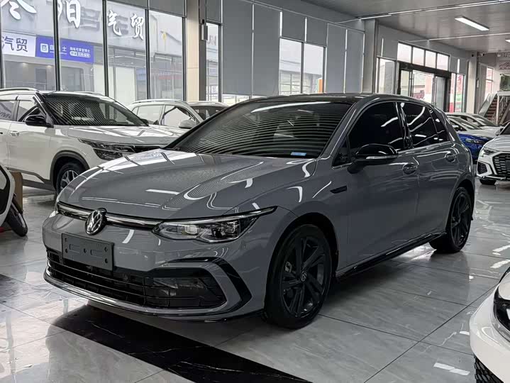 Фото 1 - Volkswagen Golf