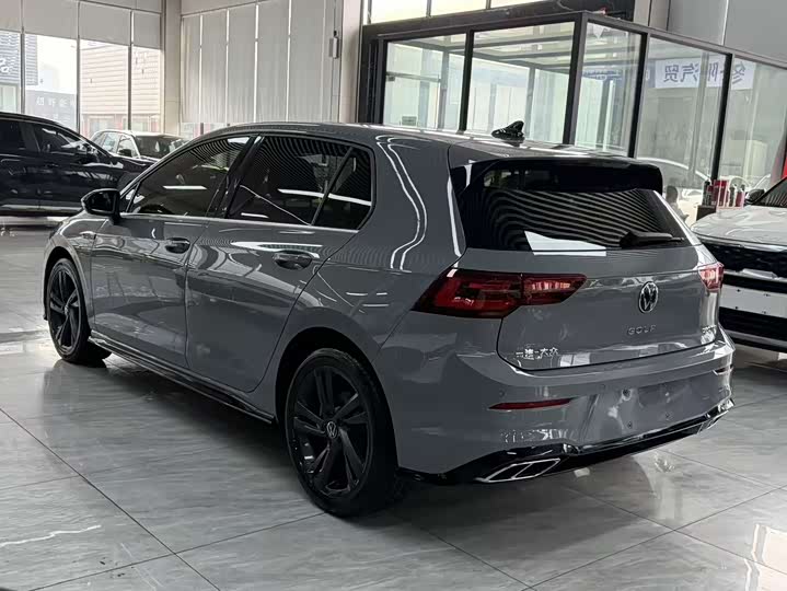 Фото 10 - Volkswagen Golf