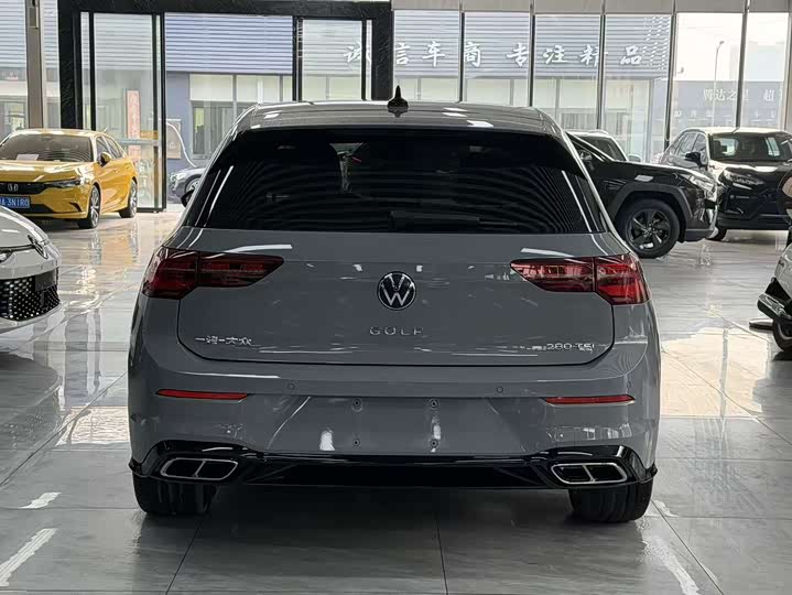 Фото 11 - Volkswagen Golf