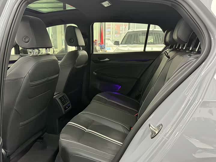 Фото 8 - Volkswagen Golf