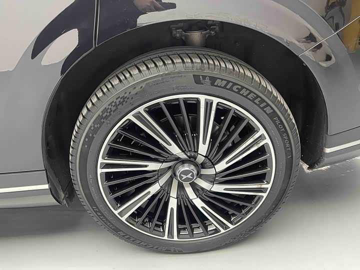 Фото 15 - XPeng G9