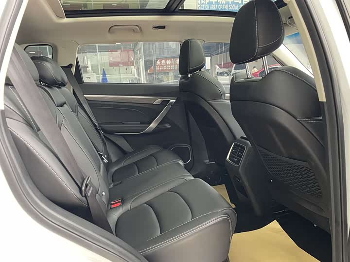 Фото 6 - Geely Atlas