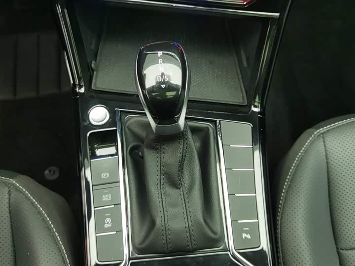 Фото 13 - Volkswagen Passat