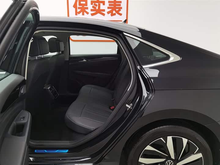 Фото 15 - Volkswagen Passat