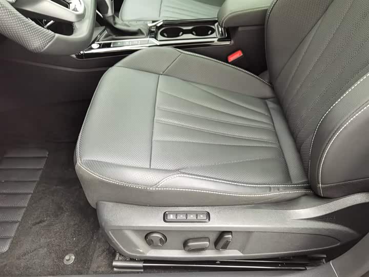 Фото 20 - Volkswagen Passat