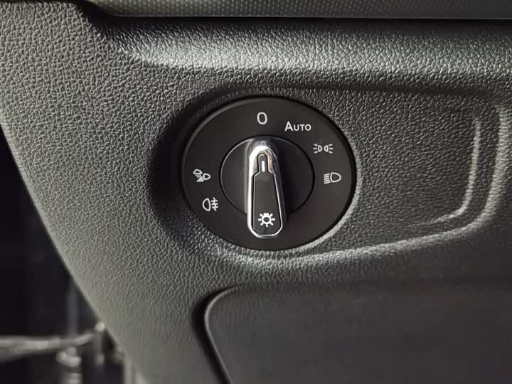 Фото 21 - Volkswagen Passat