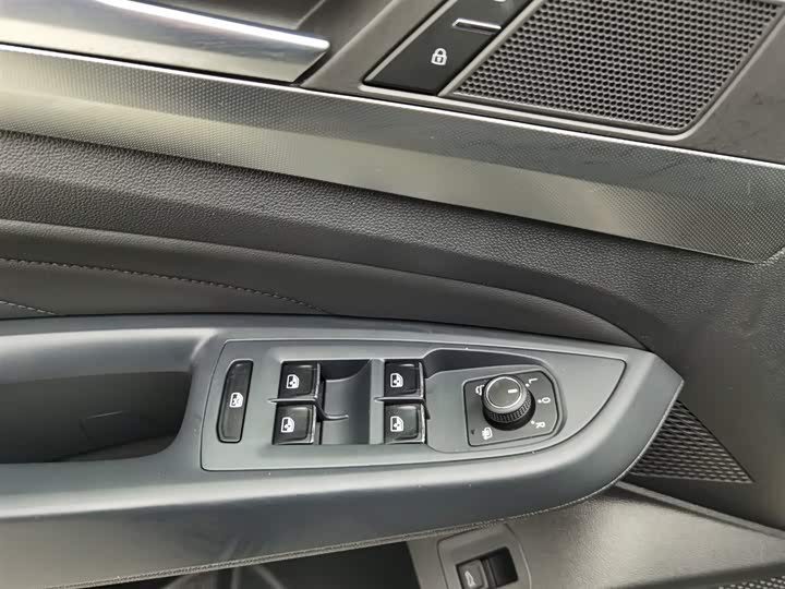 Фото 9 - Volkswagen Passat