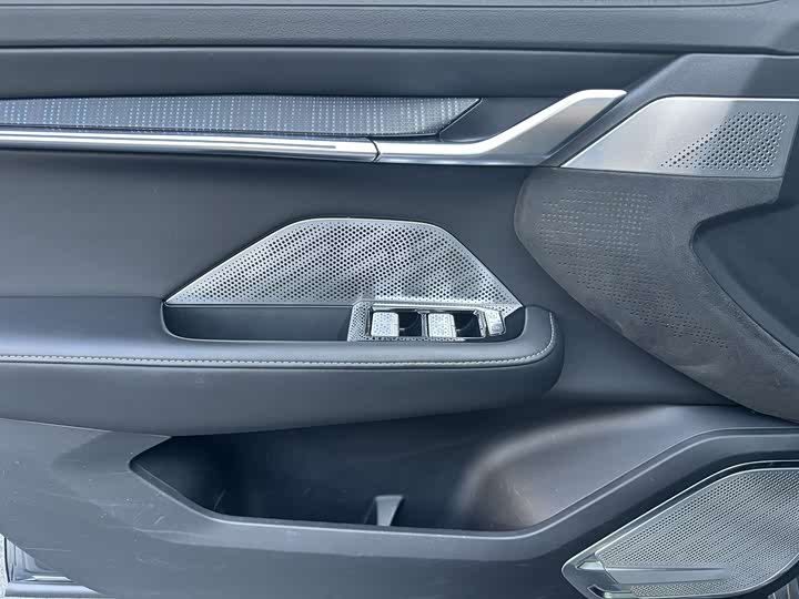 Фото 10 - Zeekr 001