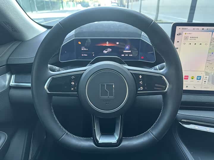 Фото 13 - Zeekr 001