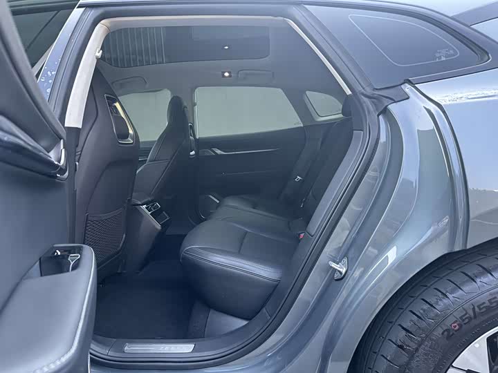 Фото 16 - Zeekr 001