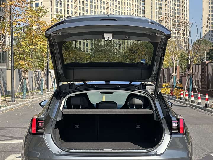 Фото 22 - Zeekr 001