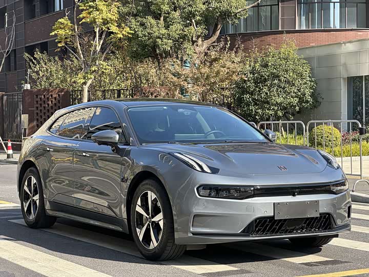 Фото 3 - Zeekr 001