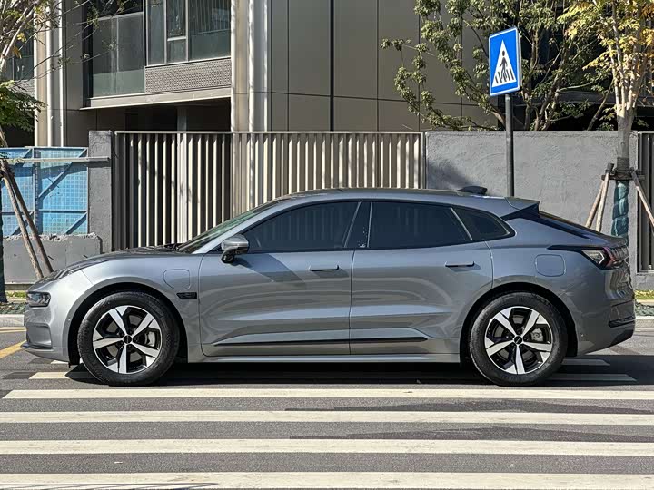 Фото 4 - Zeekr 001