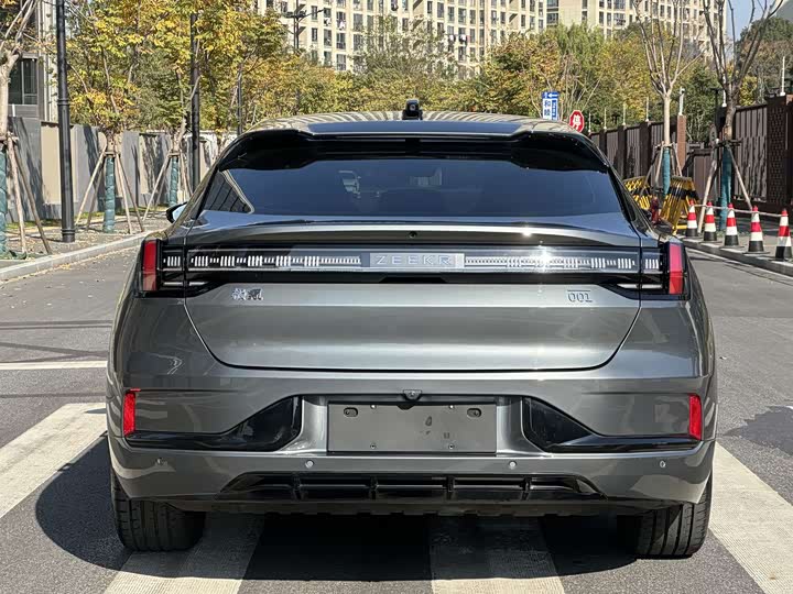 Фото 6 - Zeekr 001