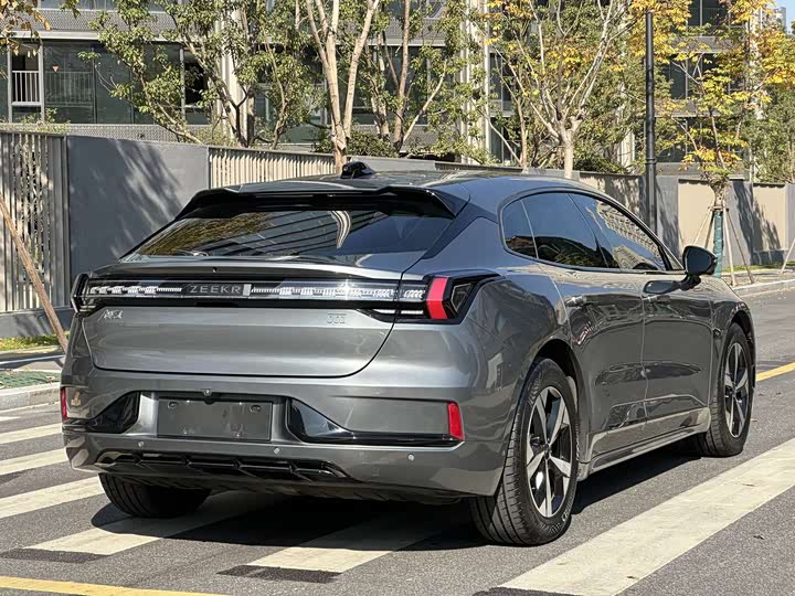 Фото 7 - Zeekr 001