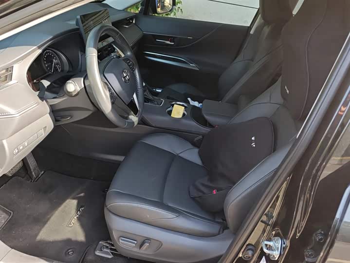 Фото 9 - Toyota Venza