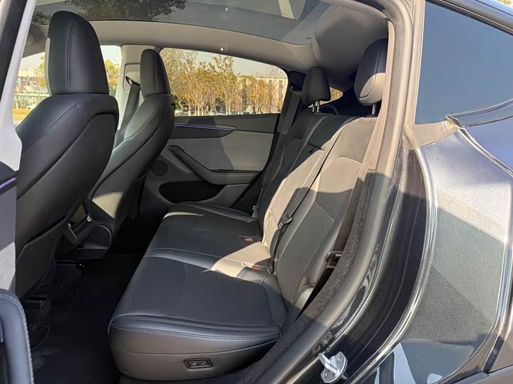 Фото 10 - Tesla Model Y