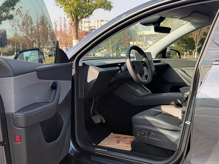 Фото 13 - Tesla Model Y