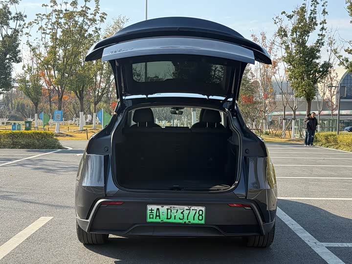 Фото 8 - Tesla Model Y