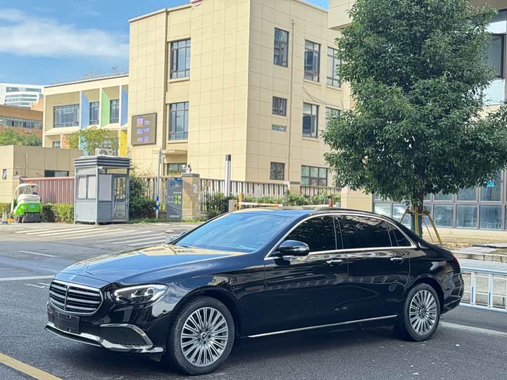 Фото 1 - Mercedes-Benz E-Class