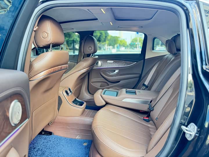 Фото 11 - Mercedes-Benz E-Class