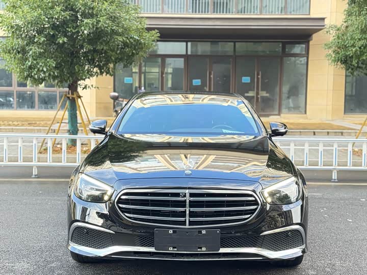 Фото 2 - Mercedes-Benz E-Class