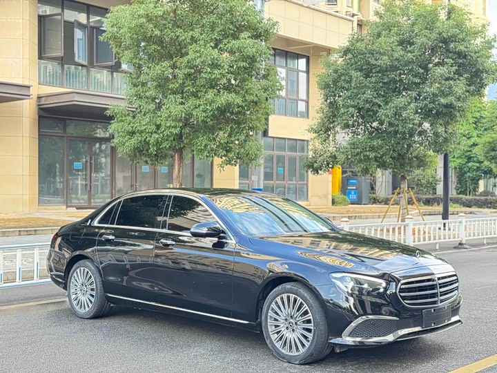 Фото 3 - Mercedes-Benz E-Class