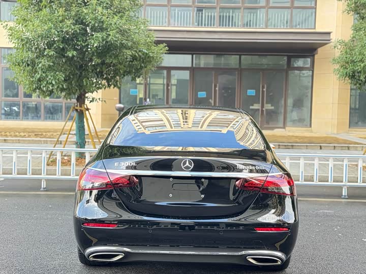 Фото 5 - Mercedes-Benz E-Class