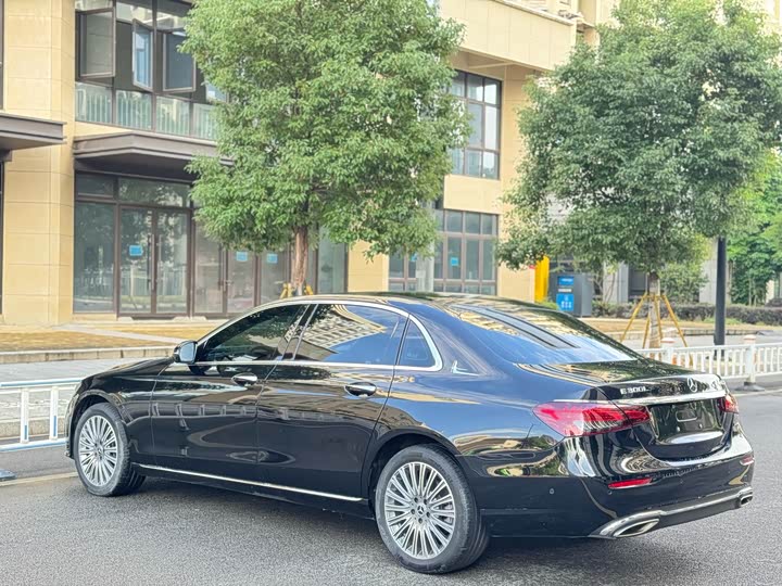 Фото 6 - Mercedes-Benz E-Class