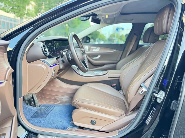 Фото 7 - Mercedes-Benz E-Class