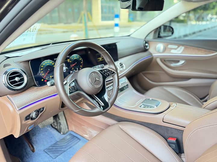 Фото 9 - Mercedes-Benz E-Class