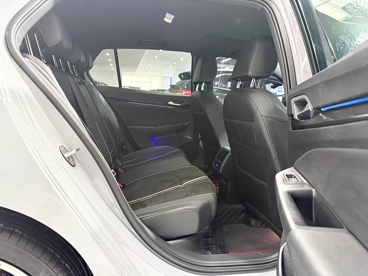 Фото 12 - Volkswagen Golf