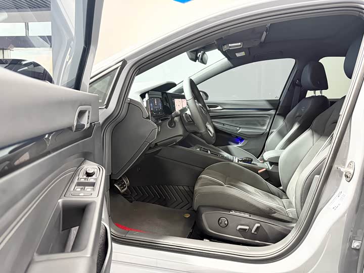 Фото 4 - Volkswagen Golf