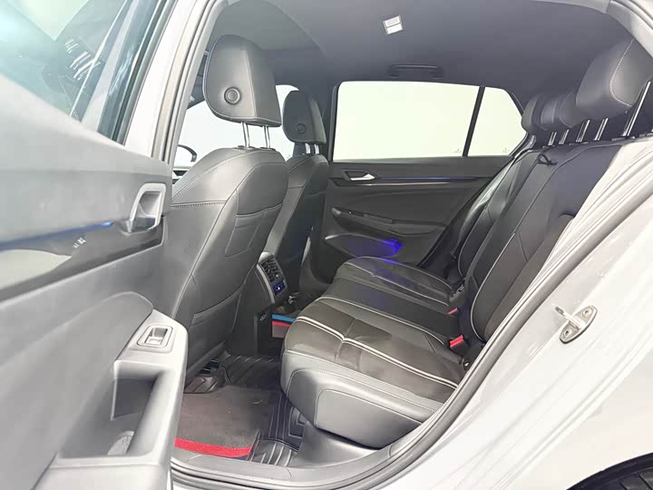 Фото 5 - Volkswagen Golf