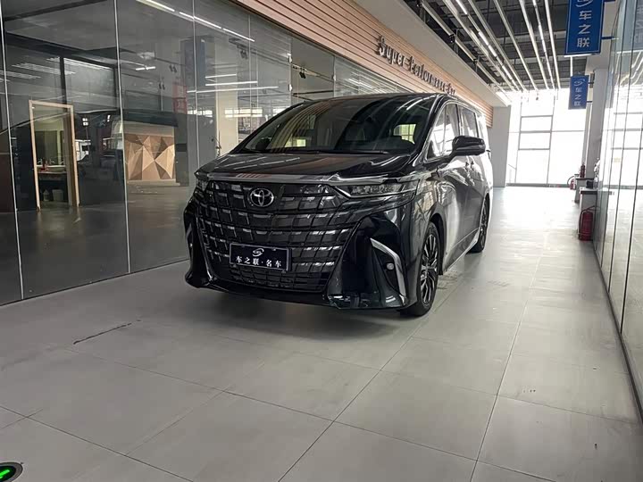 Фото 1 - Toyota Alphard