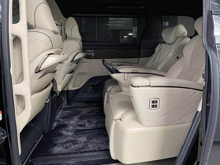 Фото 9 - Toyota Alphard