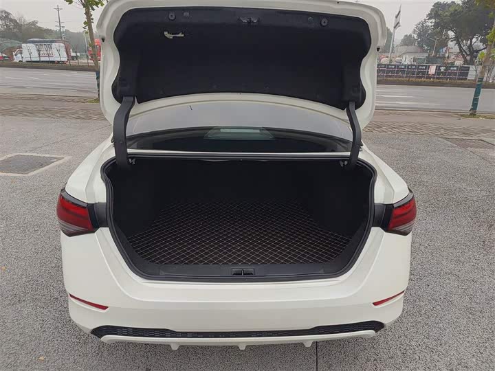 Фото 19 - Nissan Sylphy